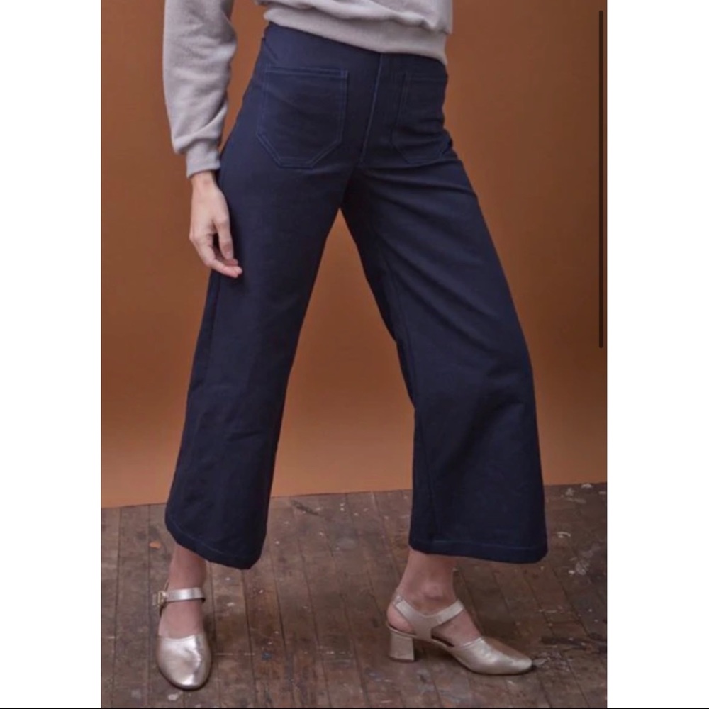 Insanely flattering Navy Lykke Wullf Sandi Pants 
high waisted, cropped n sturdy
